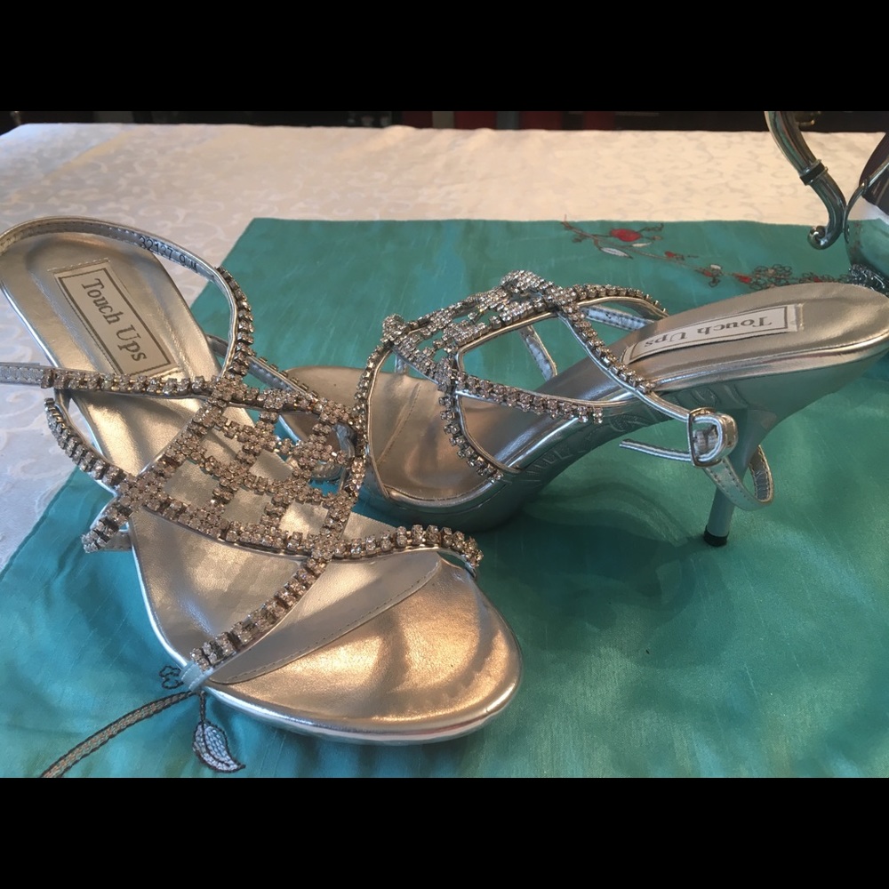 Silver & Rhinestone High heels 👠